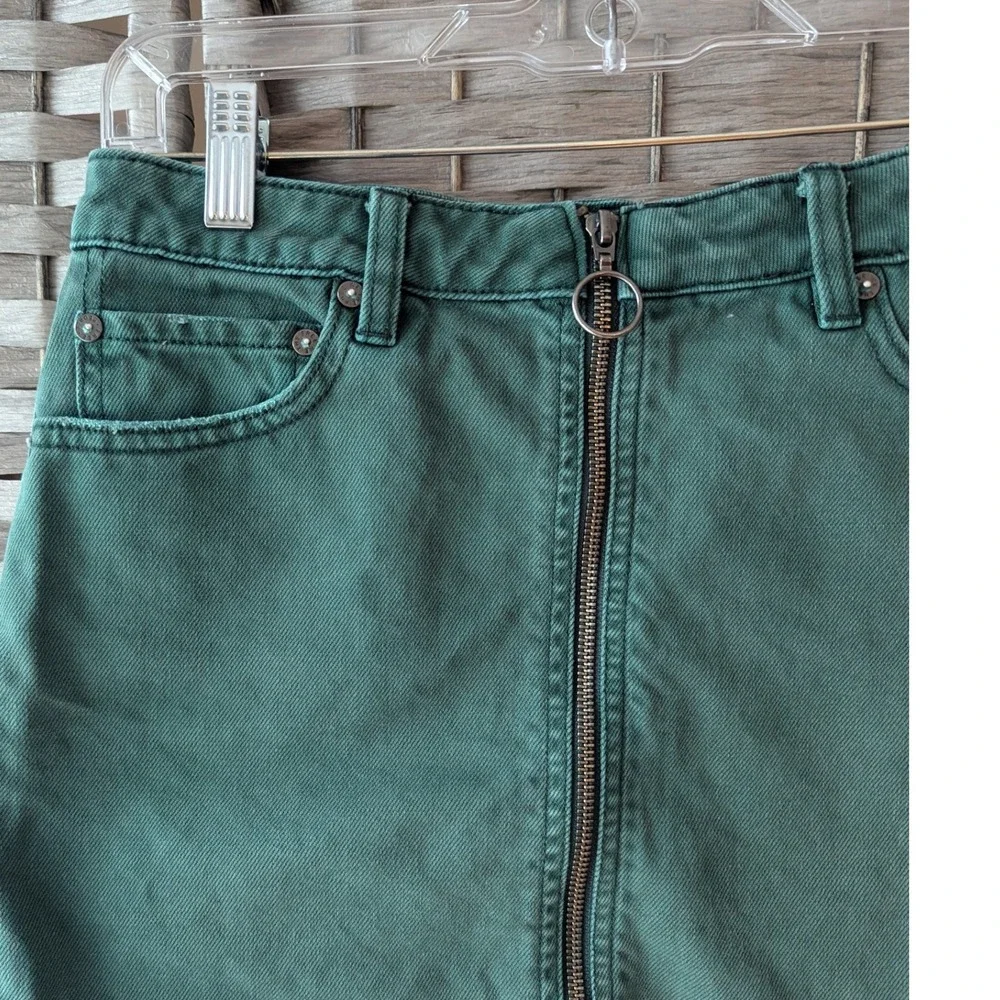 We The Free Denim Mini Skirt Green Zip Front Raw Hem Sz 26 Boho Festival Grunge‎